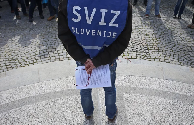 Izhodišča naštevajo tudi vsebine, ki bi se urejale ločeno po plačnih stebrih. FOTO: Tadej Regent
