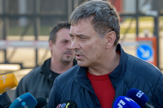 Predsednik Konfederacije slovenskih sindikatov Gvido Novak je prepričan, da je vodstvu Mane uspelo prestrašiti delavce z grožnjami, da se shoda ne udeležijo. FOTO: Jaka Arbutina
