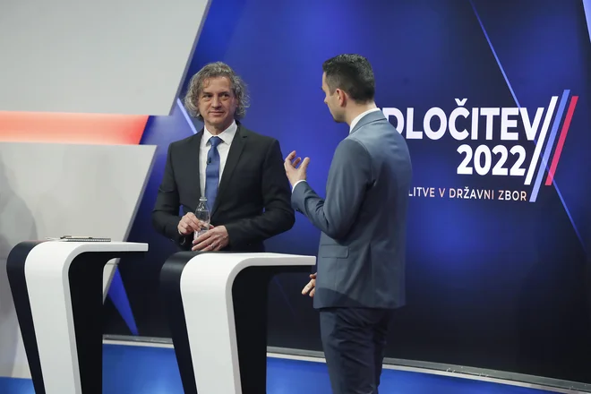 Robert Golob in Matej Tonin zanikata obstoj dogovora o sodelovanju, a obe stranki v nasprotju s SDS vodita pogovore tudi o posameznih vsebinskih zakonodajnih predlogih. FOTO: Leon Vidic/Delo
