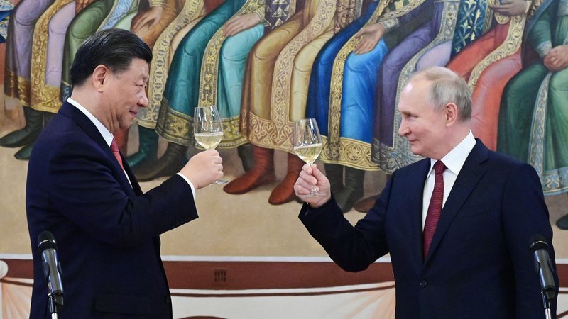Fotografija: Xi Jinping je izkoristil ukrajinsko krizo, da je Putina spremenil v mlajšega, nižjega in skorajda ponižnega partnerja. FOTO: Pavel Byrkin/AFP
