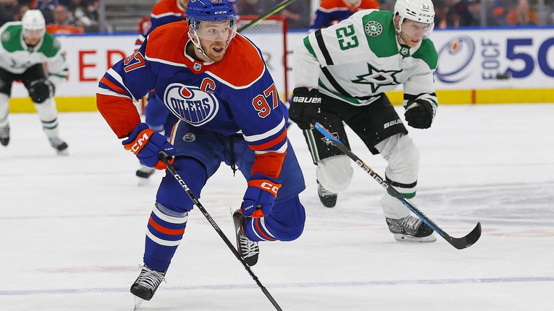 Fotografija: Napadalec Edmontona Connor McDavid je v tej sezoni NHL neustavljiv. FOTO: Perry Nelson/Usa Today Sports
