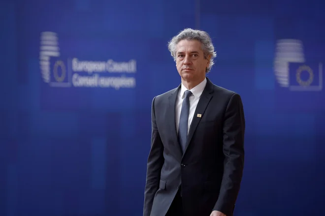 Slovenski premier Robert Golob pripisuje velik pomen temu, &raquo;da se EU začenja organizirati ne samo za skupne nabave streliva, ampak tudi za skupno proizvodnjo&laquo;. FOTO: Kenzo Tribouillard/AFP
