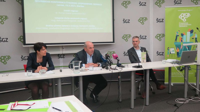 Fotografija: Štajerski gospodarstveniki so na novinarski konferenci predstavili svoj pogled na aktualne težave. Foto Gregor Mlakar/STA
