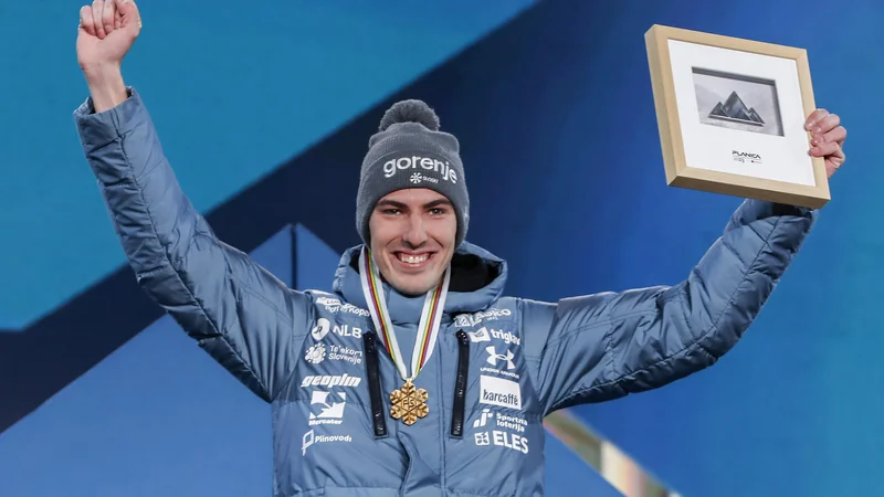 Fotografija: Timi Zajc je bil z dvema zlatima kolajnama prvi skakalni junak prvenstva. FOTO: Matej Družnik/Delo