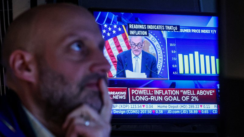 Fotografija: Trenutno bančno krizo nekateri vidijo kot neposredno posledico strožje denarne politike ameriške centralne banke Fed.

Foto Brendan McDermid/Reuters
