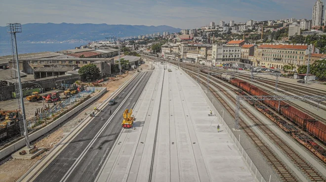 Rekonstrukcija tovornega dela Železniške postaje Reka in gradnja terminala za železniški intermodalni prevoz do kontejnerskega terminala Zagrebško pristanišče je potekala v treh etapah. FOTO:&nbsp; Arhiv družbe SŽ-ŽGP

