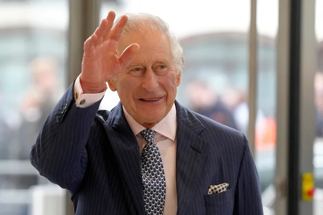 Karel III. bi moral s soprogo Camillo na obisk v Pariz prispeti v nedeljo zvečer. FOTO: Kirsty Wigglesworth/Reuters
