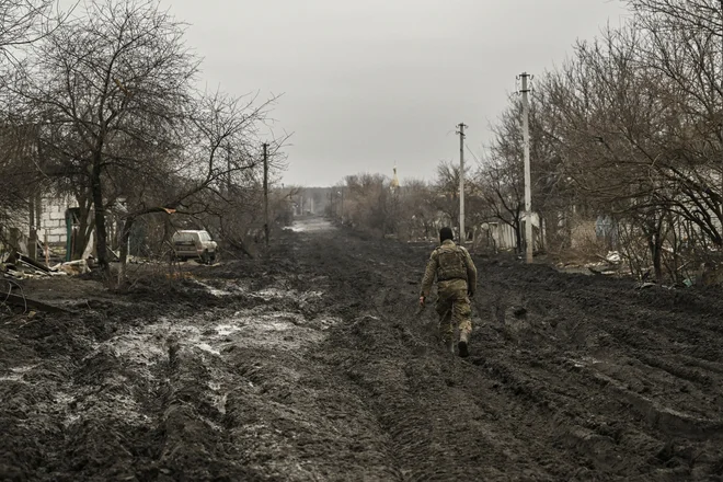 Bomo kdaj dosegli takšno globalno ureditev, ki v svojem uresničenju ne bo izdala posameznika? FOTO: Aris Messinis/AFP
