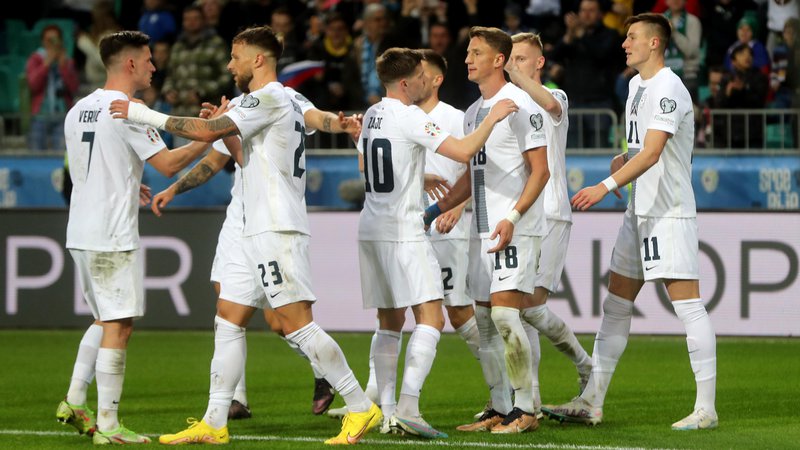 Fotografija: Slovenski nogoemtaši so premagali San Marino in se zavihteli na vrh kvalifikacijske skupine H za uvrstitev na evropsko prvenstvo v Nemčiji prihodnje leto. FOTO: Blaž Samec
