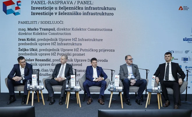Na drugem panelu o investicijah v železniško infrastrukturo so sodelovali (od leve proti desni): direktor Kolektor Construction Marko Trampuž, predsednik uprave HŽ infrastruktura Ivan Kršić, predsednik uprave HŽ Potniški promet Željko Ukić, predsednik uprave družbe Dalekovod Tomislav Rosandić in član uprave družbe ENNA Transport Peter Glavaš. FOTO: Jože Suhadolnik/Delo