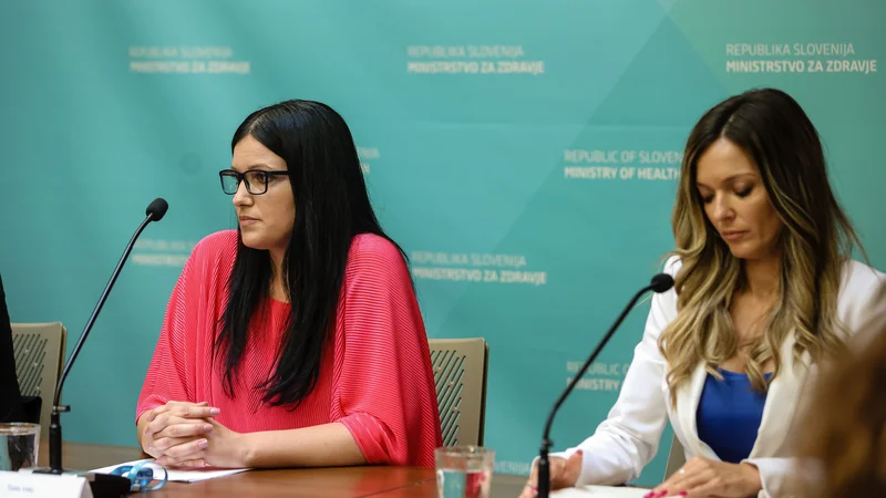Andreja Čmaj Fakin (desno) je prišla na ministrstvo za zdravje z Danijelom Bešičem Loredanom. FOTO: Črt Piksi/Delo