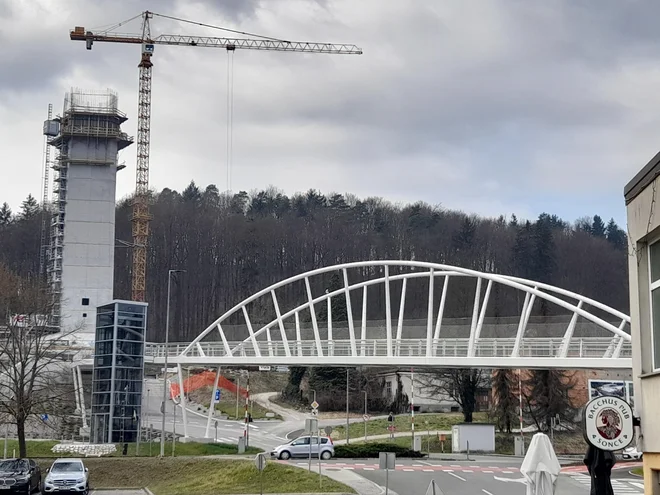 Razgledni stolp Kristal raste, z njim pa tudi cena. FOTO: Špela Kuralt