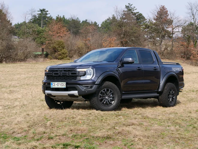Raptor je prvič dobil napreden sistem stalnega štirikolesnega pogona s povsem novim elektronsko krmiljenim dvostopenjskim reduktorjem. FOTO: Blaž Kondža