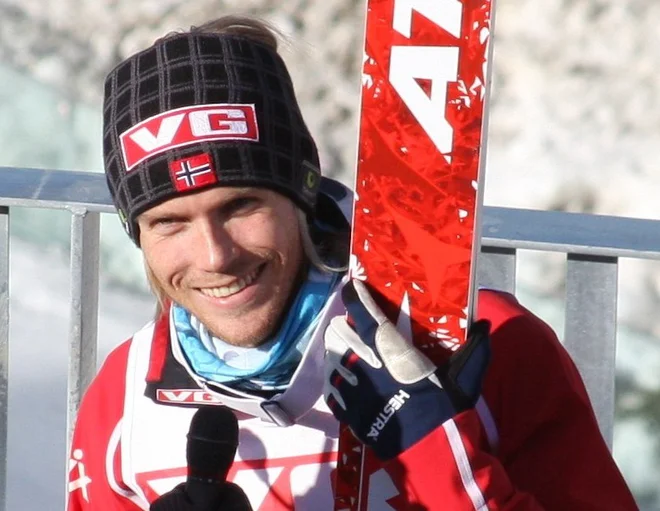 Bjørn Einar Romøren je 20. marca 2005 dvakrat izboljšal svetovni rekord v smučarskih poletih. FOTO: FIS
