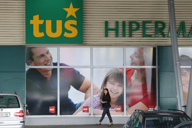 Za nakup trgovske družbe Engrotuš, lastnika trgovin Tuš, se zanima tudi nemška trgovska veriga Rewe, ki je med drugim lastnica avstrijskih trgovin Billa in BIPA. FOTO: Tomi Lombar/Delo