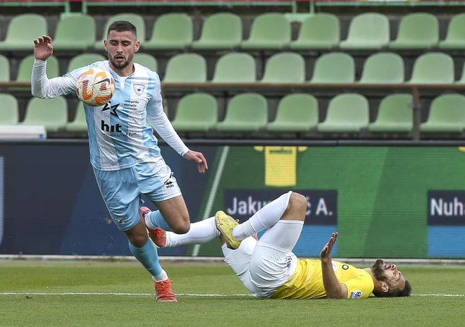 Po vrnitvi v Slovenijo iz Belorusije je Dario Kolobarić poskušal oživiti kariero pri Kopru, a je pozimi odšel v Novo Gorico. FOTO: Jože Suhadolnik/Delo