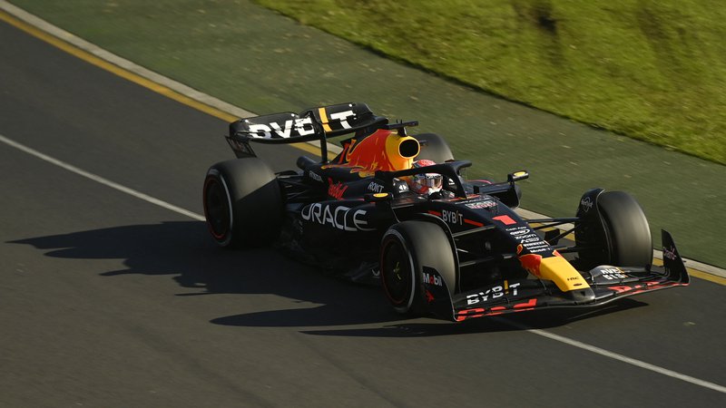 Fotografija: Svetovni prvak Max Verstappen je tudi na nekoliko kaotični dirki formule 1 za veliko nagrado Avstralije zanesljivo prišel do že 37. zmage. FOTO: Jaimi Joy/Reuters