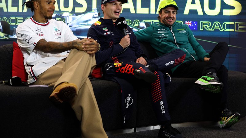 Fotografija: Svetovni prvaki Lewis Hamilton, Max Verstappen in Fernando Alonso so bili po dirki nasmejani. FOTO: Martin Keep/AFP