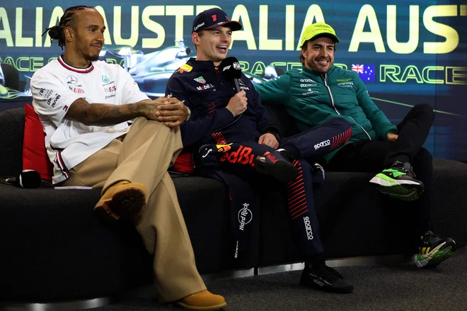 Svetovni prvaki Lewis Hamilton, Max Verstappen in Fernando Alonso so bili po dirki nasmejani. FOTO: Martin Keep/AFP