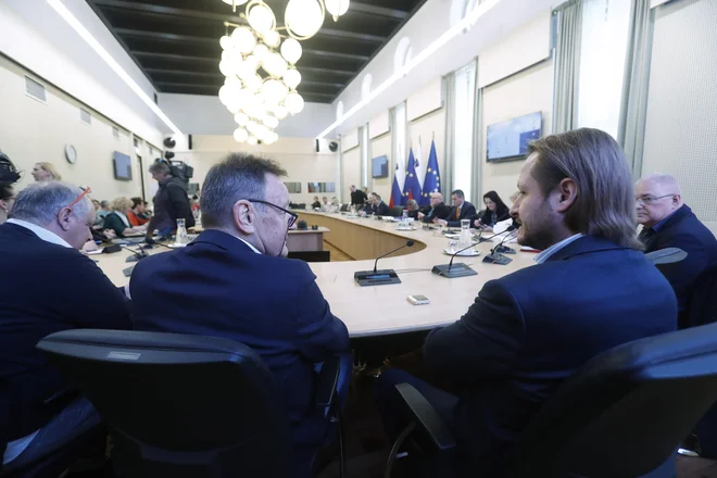 Fides se bo o stavki odločil v prihodnjih dneh glede na pogajanja vlade s sindikati javnega sektorja. FOTO: Leon Vidic/Delo