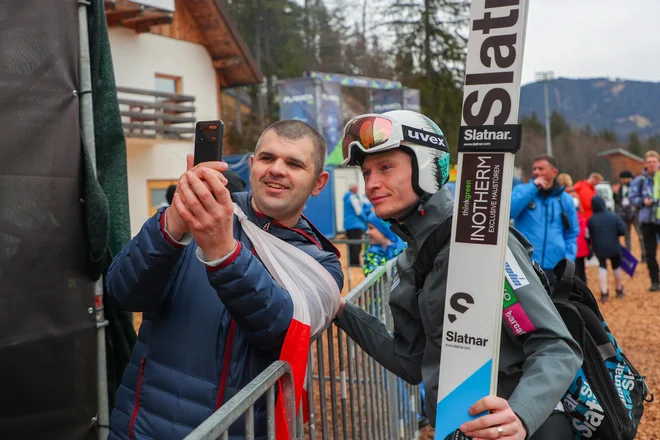 Anže Lanišek je bil čustven in prijazen do navijačev. FOTO: Voranc Vogel/Delo