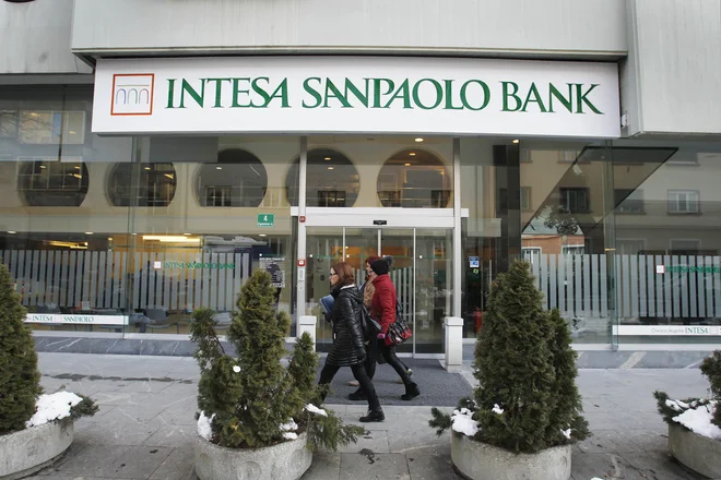 Intesa Sanpaolo Bank je tretja največja banka v državi. FOTO: Leon Vidic/Delo