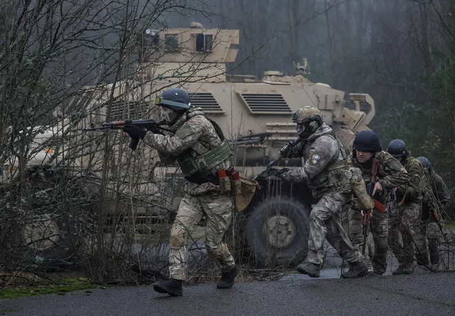 Ukrajinska vojska in specialne enote na vajah ob beloruski meji. FOTO: Gleb Garanich/Reuters