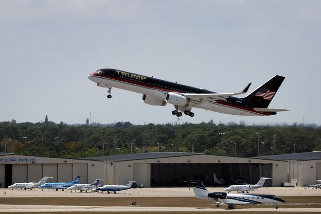 45. predsednik je s  Floride proti New Yorku poletel na svojem letalu, imenovanem Trump Force One. FOTO: Alex Wong Getty Images via AFP