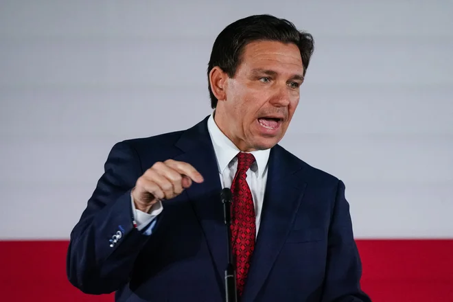 Floridski guverner Ron DeSantis še ni razglasil predsedniške kandidature, a že velja za najresnejšega Trumpovega nasprotnika v republikanski stranki. FOTO: Elijah Nouvelage/AFP