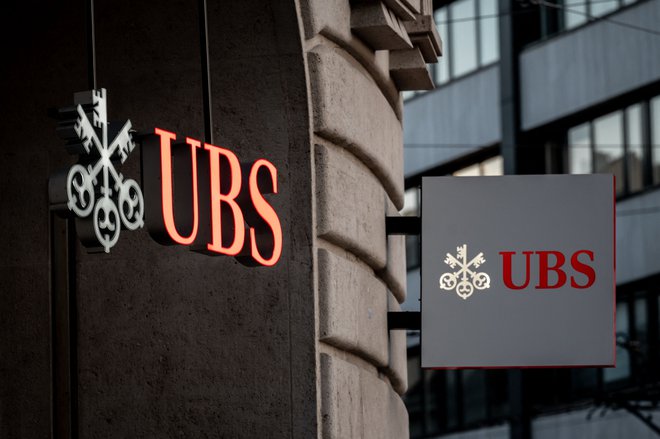 Največja švicarska banka UBS bank je s posredovanjem vlade prevzela Credit Suisse. FOTO: Fabrice Coffrini/AfFP
