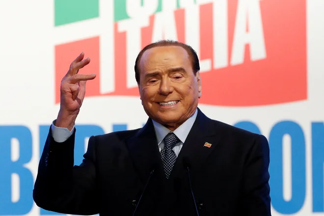 Il Corriere della sera piše, da so Silviu Berlusconiju diagnosticirali levkemijo, ki je bila vzrok za nastanek pljučnice. FOTO: Remo Casilli/Reuters
