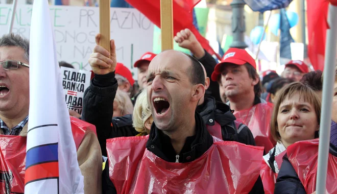 Zveza sindikatov se pridružuje civilni iniciativi Glas ljudstva v napovedanem petkovem pohodu za zdravje. FOTO: Blaž Samec/Delo