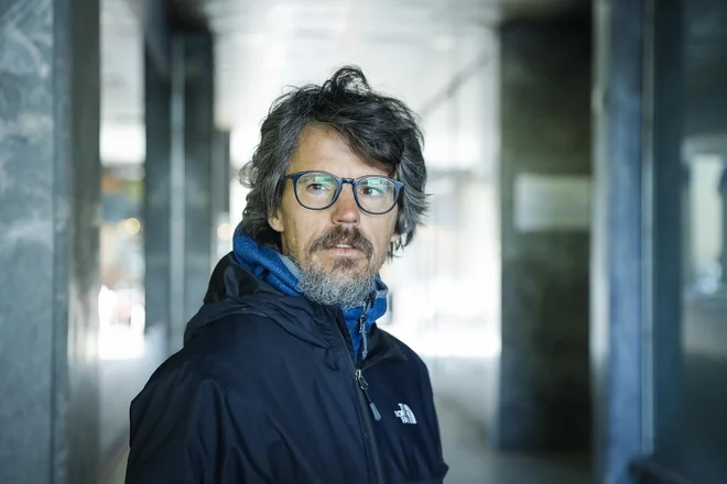 Stvari, ki jih je doživel, je Boštjan Videmšek strnil v le na videz fiktivno zgodbo. FOTO: Jože Suhadolnik/Delo