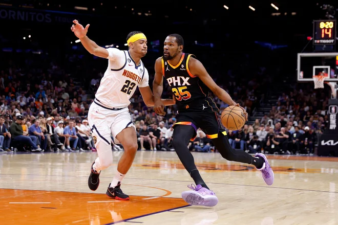 Phoenix s Kevin Durantom še ni izgubil, odkar se mu je pridružil veliki zvezdnik. FOTO: Chris Coduto Getty Images/AFP