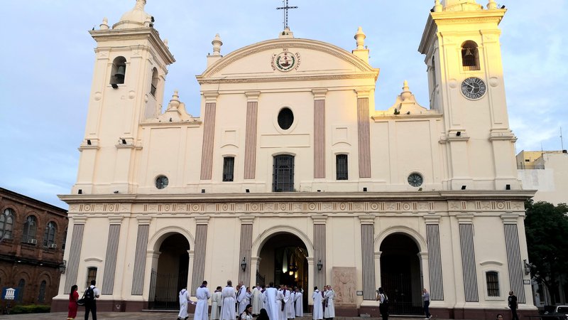Fotografija: Cerkev ima zelo velik vpliv na družbeno življenje v Paragvaju. Katedrala v prestolnici je ena večjih znamenitosti v tem sicer ne prav turističnem mestu.