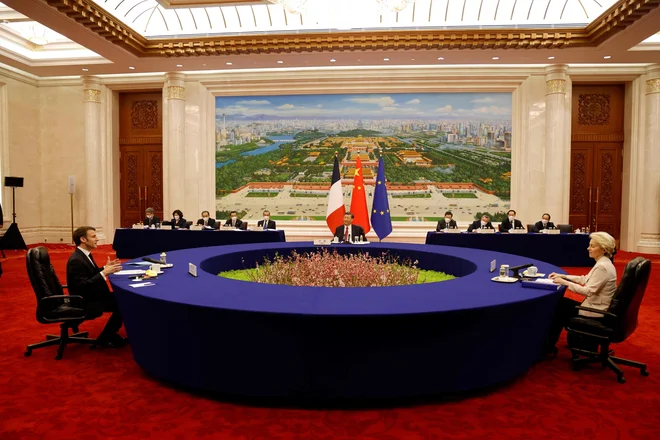 EU v odnosih s Pekingom ne bi smela ponoviti napak z odvisnostjo, denimo pri uvozu kritičnih surovin iz Kitajske kot države, s katero nima skupnih vrednot. FOTO: Ludovic Marin/AFP