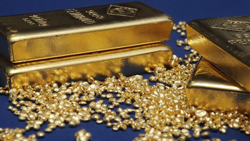 Fotografija: Cene zlata so tudi zaradi obrestnih dilem v ZDA spet dobile pospešek. FOTO: Heinz-Peter Bader/Reuters