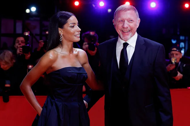 S srčno izbranko Lilian de Carvalho na predstavitvi filma: »Bum! Bum! Svet proti Borisu Beckerju«. FOTO: Michele Tantussi/Reuters