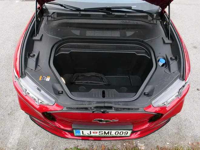Električni mustang ima še en prtljažnik spredaj. FOTO: Blaž Kondža