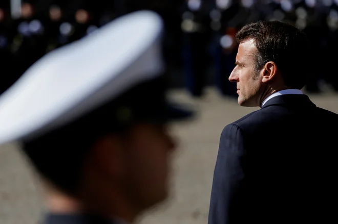 Francoski predsednik Emmanuel Macron je med današnjim obiskom na Nizozemskem predstavil še doktrino evropske ekonomske varnosti, s katero bi bili kos Kitajski in ZDA.

FOTO: Piroschka Van De Wouw/Reuters