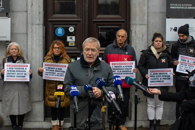 Ukinitev dopolnilnega zdravstvenega zavarovanja je tudi ena od zahtev iniciative Glas ljudstva. FOTO: Voranc Vogel/Delo