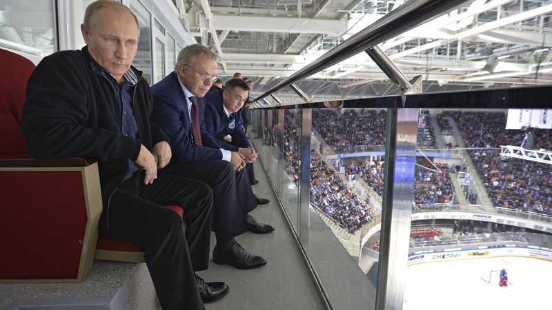 Fotografija: Ruski predsednik Vladimir Putin je velik ljubitelj hokeja na ledu. FOTO: Alexei Druzhinin/Reuters