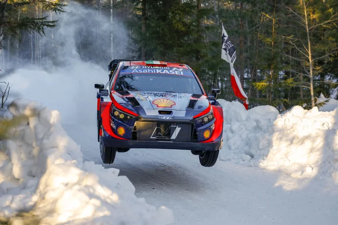 Craig Breen si je februarja letos na reliju za svetovno prvenstvo na Švedskem pridirkal drugo mesto. FOTO: Micke Fransson/AFP