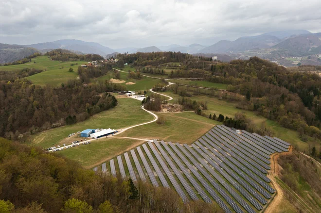 V Prapretno je TET v desetletjih odložila devet milijonov ton odpadkov – pepela in žlindre; zdaj od tam prihaja čista energija. FOTO: Žiga Intihar/arhiv HSE