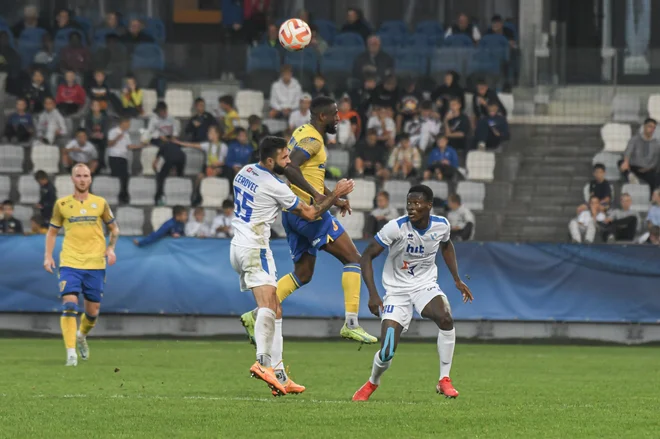 V Kopru so se domači nogometaši veselili treh točk. FOTO: FC Koper