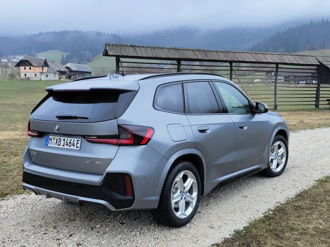 Model iX1 xdrive30, ki smo ga vozili, ima električni motor z močjo 230 kW (313 KM).

FOTO: Jan Jolič Lieven