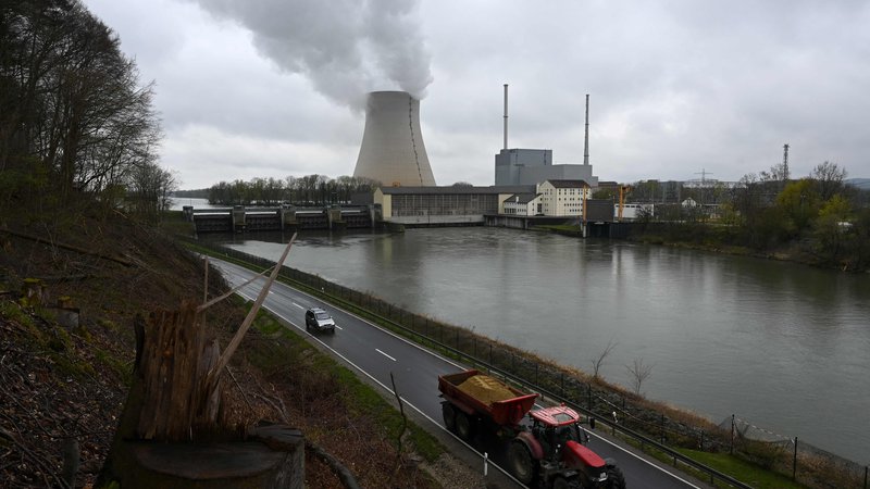 Fotografija: Nuklearna elektrarna Isar na jugu Nemčije. FOTO: Christof Stache/Afp