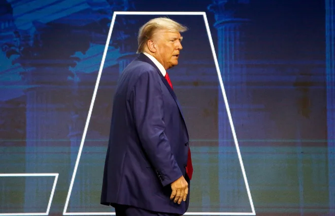 Nekdanji ameriški predsednik Donald Trump na konvenciji NRA, Ameriške orožarske organizacije. FOTO: Alex Wroblewski/Afp