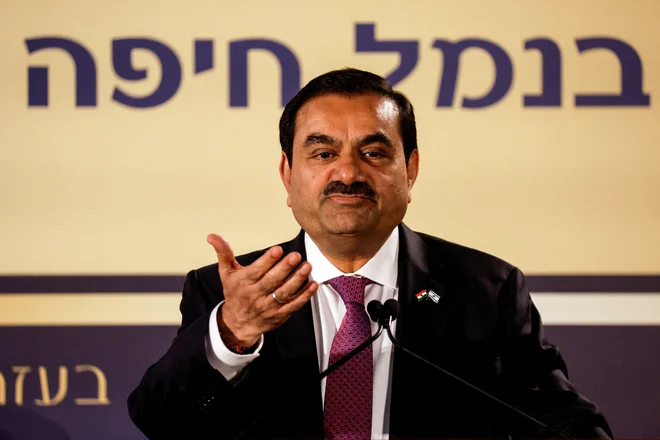 Gautam Adani se zdaj posveča reševanju imperija. FOTO: Amir Cohen/Reuters
