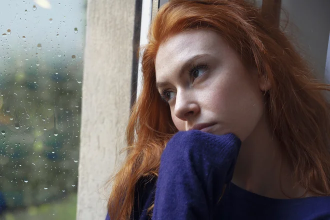 Za začetek je pomembno, da zdaj kot velika punca date sebi ljubezen, potrditev in nežnost, ki bi vam jih morali dati vaši starši, ko ste bili majhni, a tega niso zmogli. Foto: Shutterstock